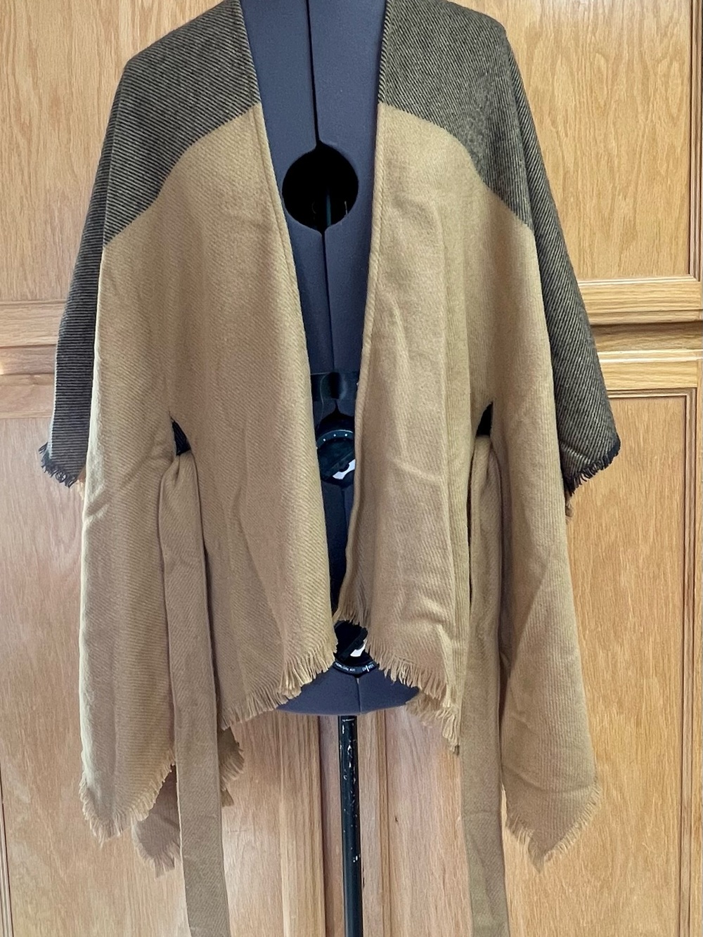 LC Lauren Conrad Two-Tone Wrap Poncho in Camel and Olive - Picture 3 of 7